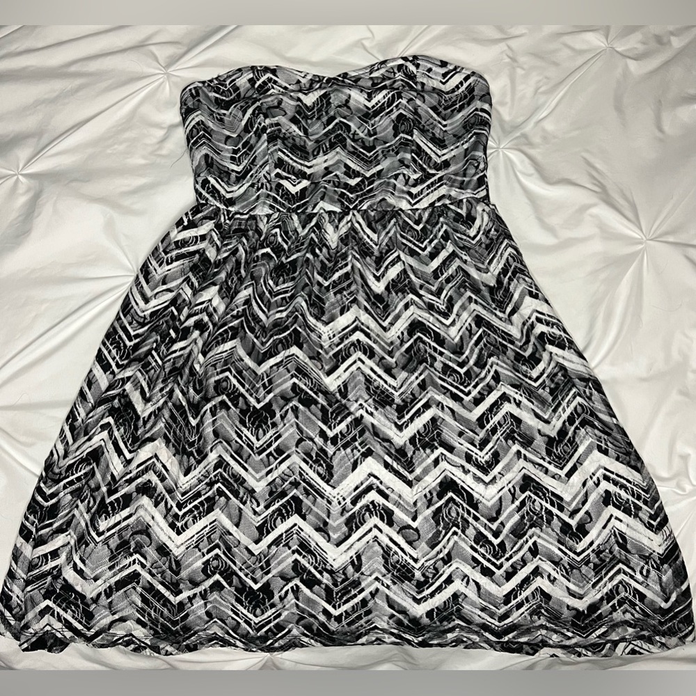 Black/White Lace Strapless Vanity Mini Dress (Size Large)